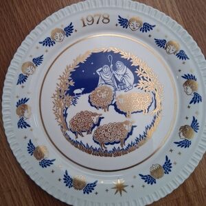 Spode Christmas Plate with Gold Script